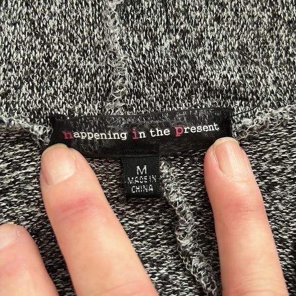 Happening in the Present Open Cardi size Medium - Picture 5 of 5